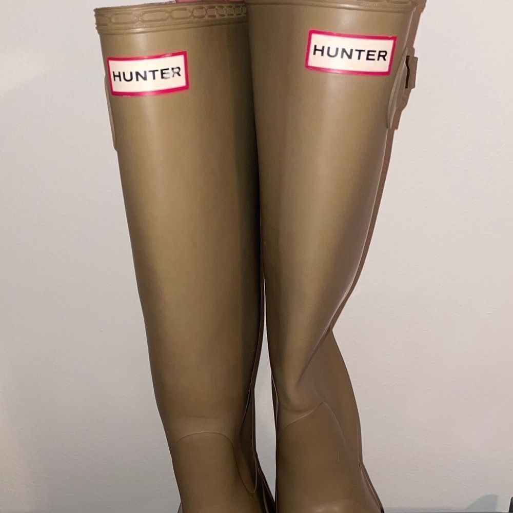 Hunter Tall Classic Rain Boot SIZE 8